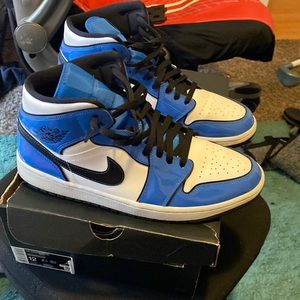 Air Jordan 1 mid